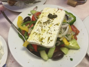 mode de vie fit shanna delphi greece lunch greek salad