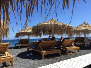 mode de vie fit amex travel reward santorini black beach