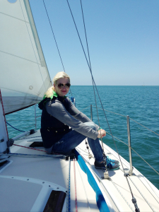 mode de vie fit shanna sailing pose