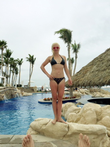 mode de vie fit shanna palmilla one&only resorty swim up bar infinity pool 