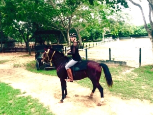 mode de vie fit shanna casa de campo horse back riding