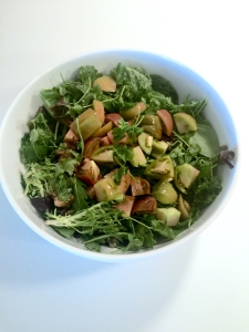 mode de vie fit shanna spring mix salad with heirloom tomatoes recipe