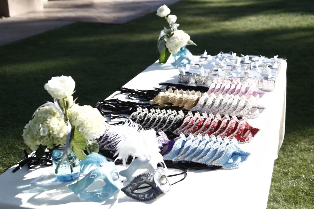 mode de vie fit shanna engagement party mask table